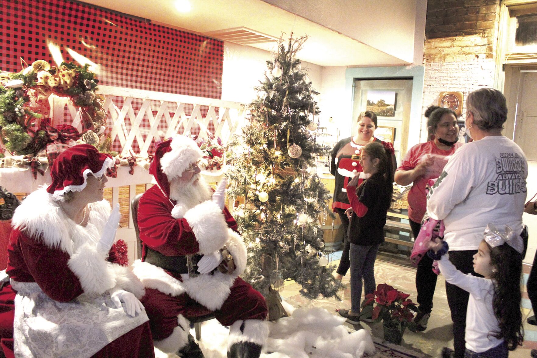 Santa stops in Wharton again!